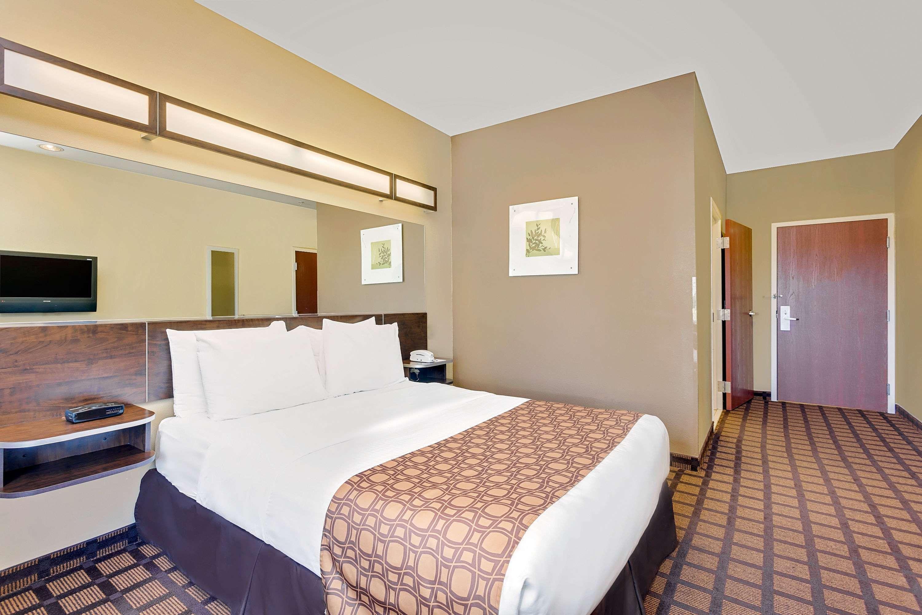 Microtel By Wyndham Perry National Fairground Area I-75 Exteriör bild